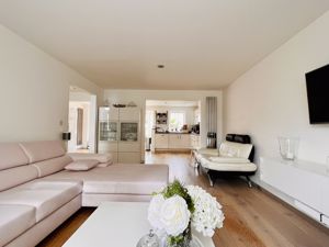Living Room- click for photo gallery